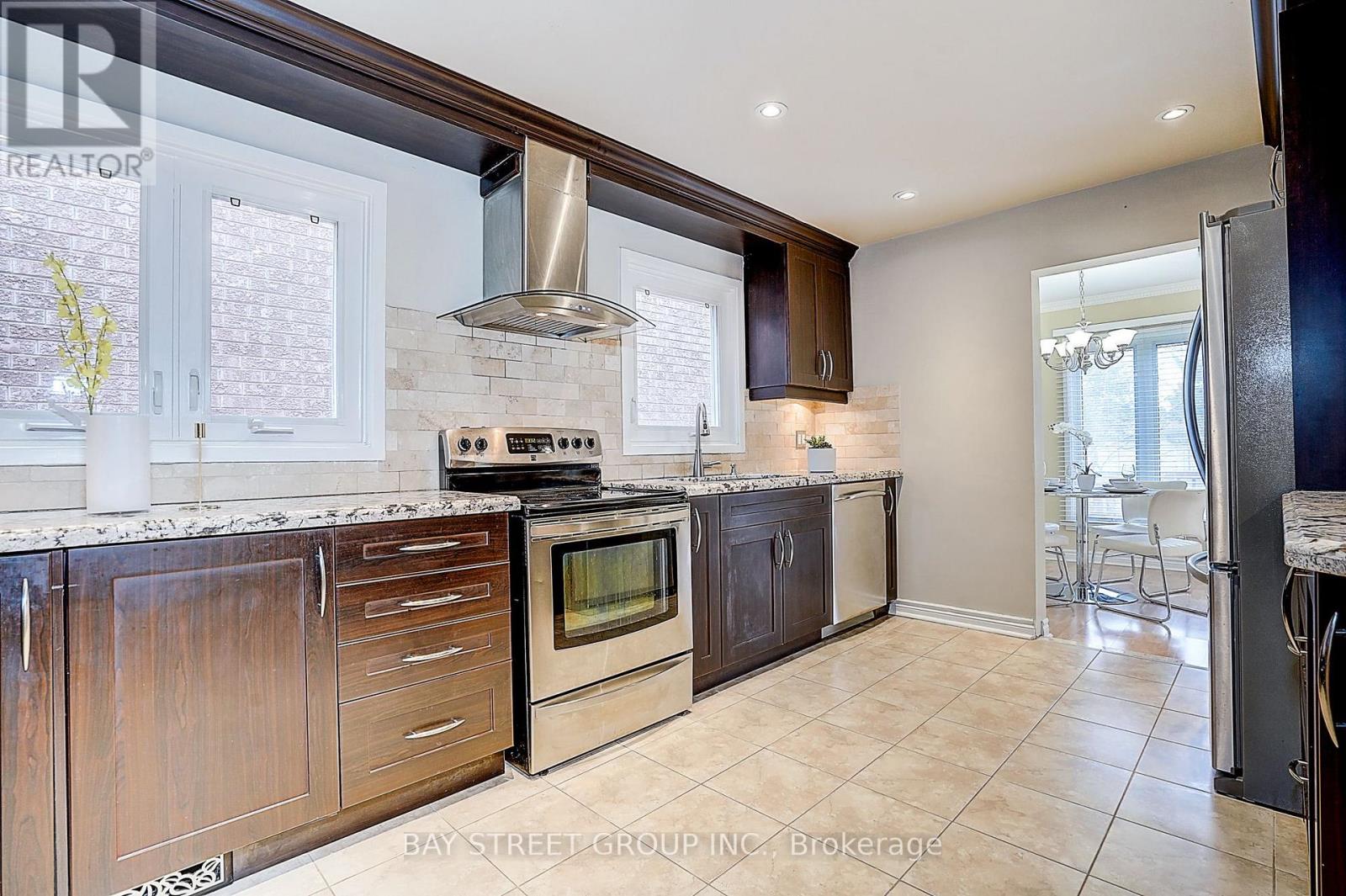 151 Campbell Avenue, Vaughan, Ontario  L4J 5A7 - Photo 25 - N12922308