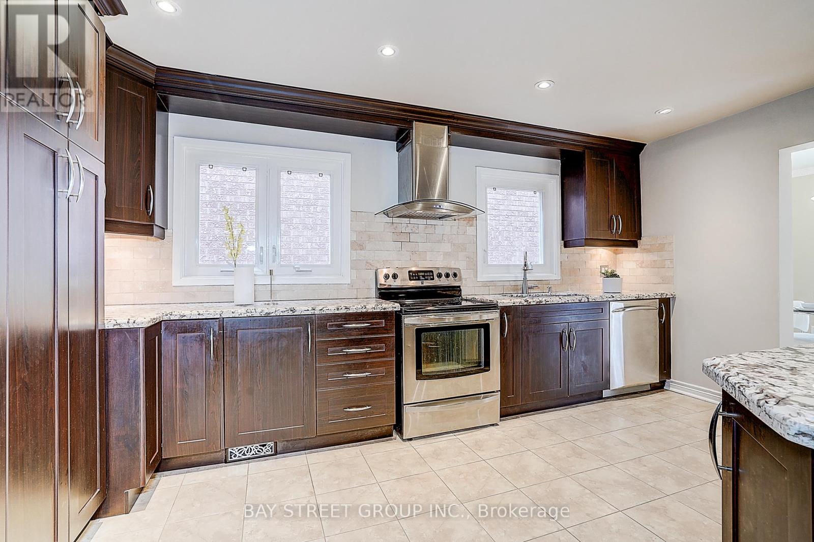 151 Campbell Avenue, Vaughan, Ontario  L4J 5A7 - Photo 26 - N12922308