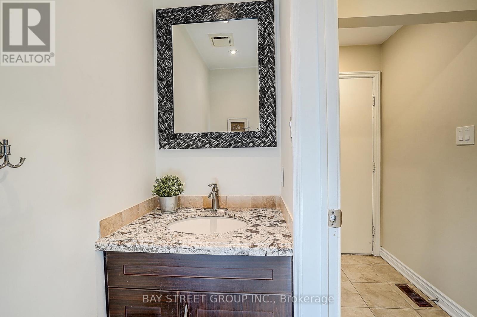 151 Campbell Avenue, Vaughan, Ontario  L4J 5A7 - Photo 28 - N12922308