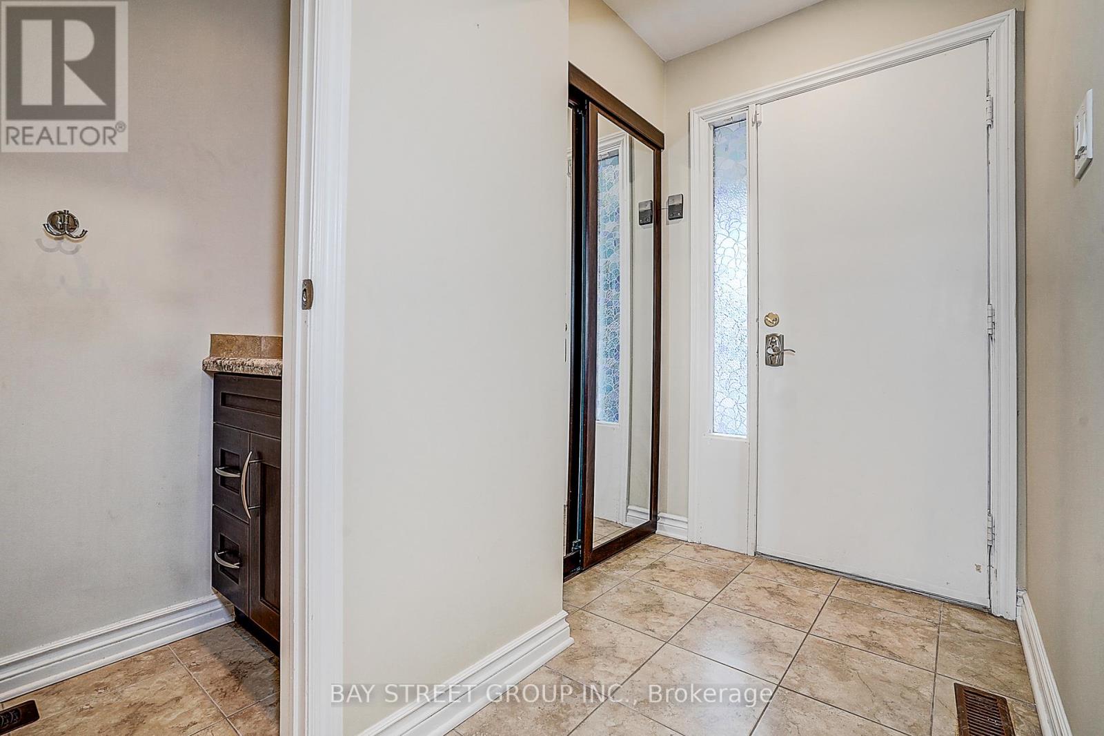 151 Campbell Avenue, Vaughan, Ontario  L4J 5A7 - Photo 4 - N12922308