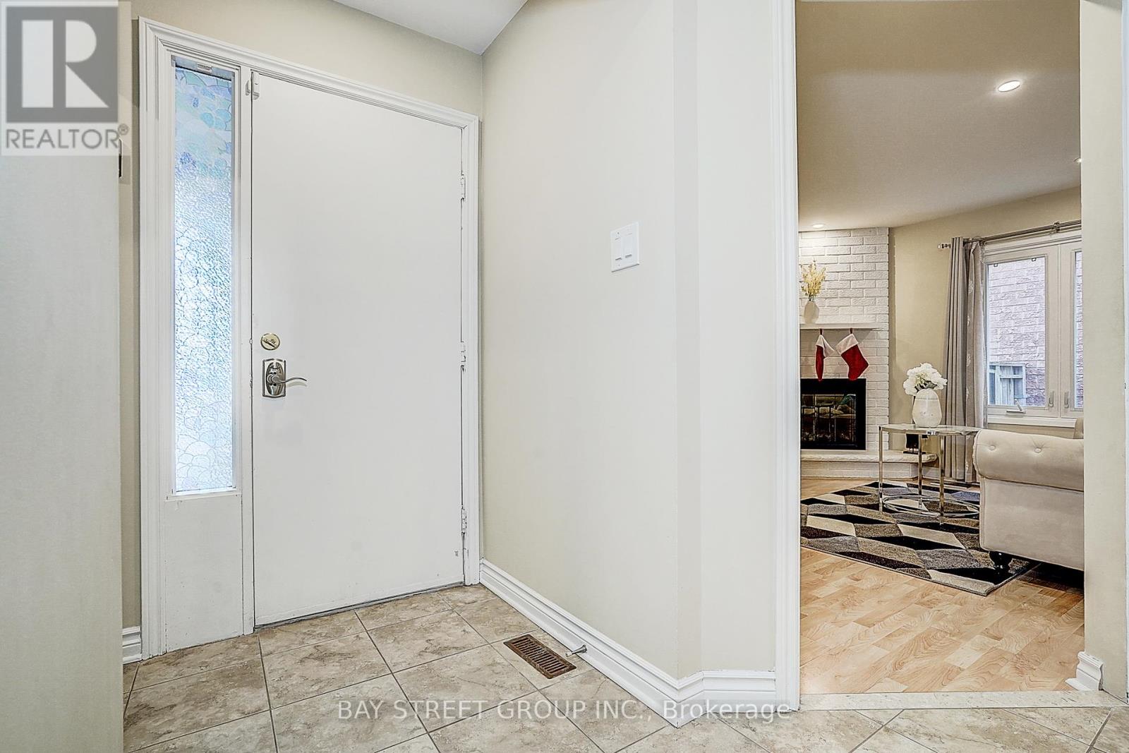 151 Campbell Avenue, Vaughan, Ontario  L4J 5A7 - Photo 5 - N12922308