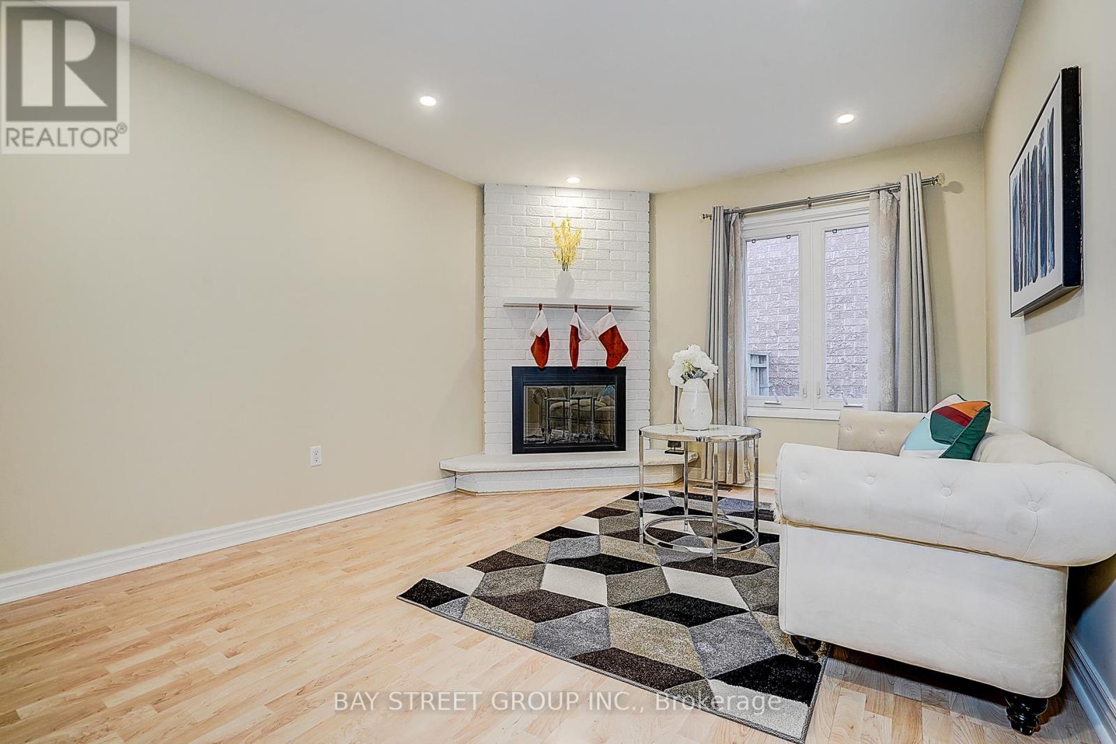 151 Campbell Avenue, Vaughan, Ontario  L4J 5A7 - Photo 6 - N12922308