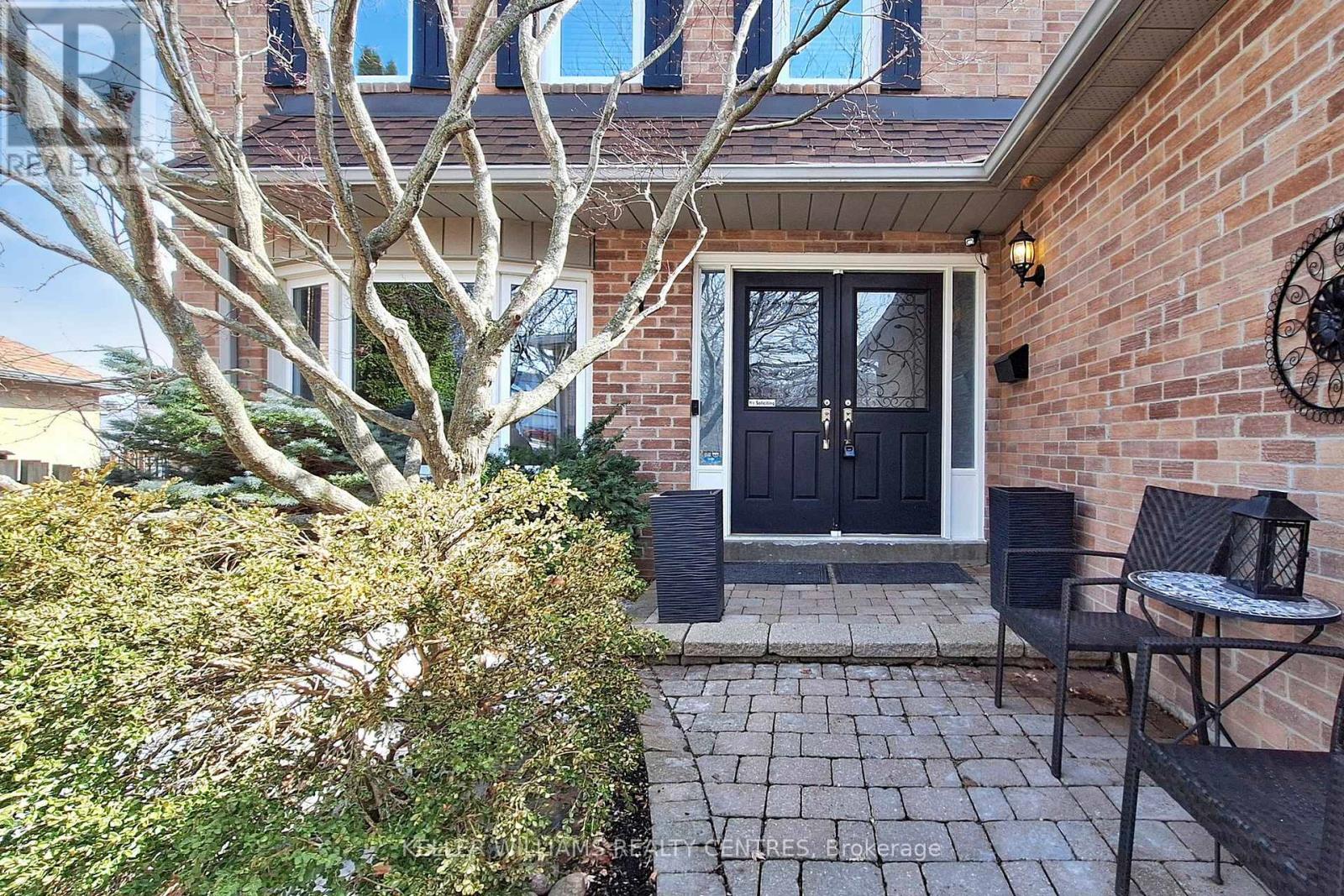 15 Beatty Crescent, Aurora, Ontario  L4G 5V2 - Photo 3 - N12922316