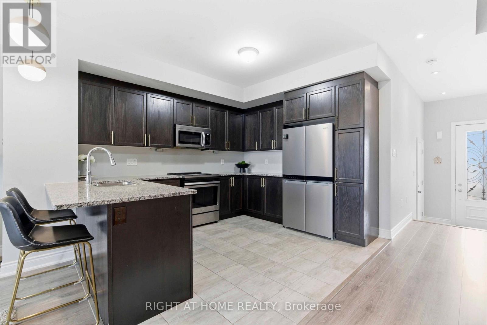 179 Walker Boulevard, New Tecumseth, Ontario  L9R 0R3 - Photo 8 - N12922268