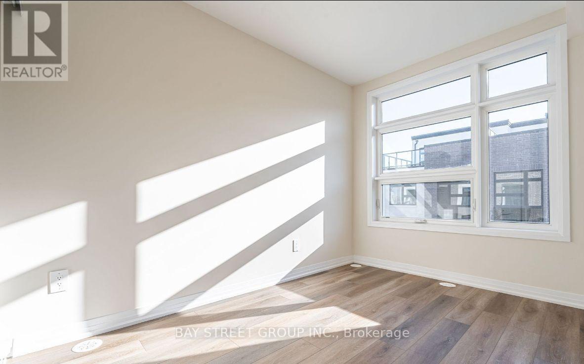 102 - 1585 Rose Way, Milton, Ontario  L9T 7E7 - Photo 9 - W12922296