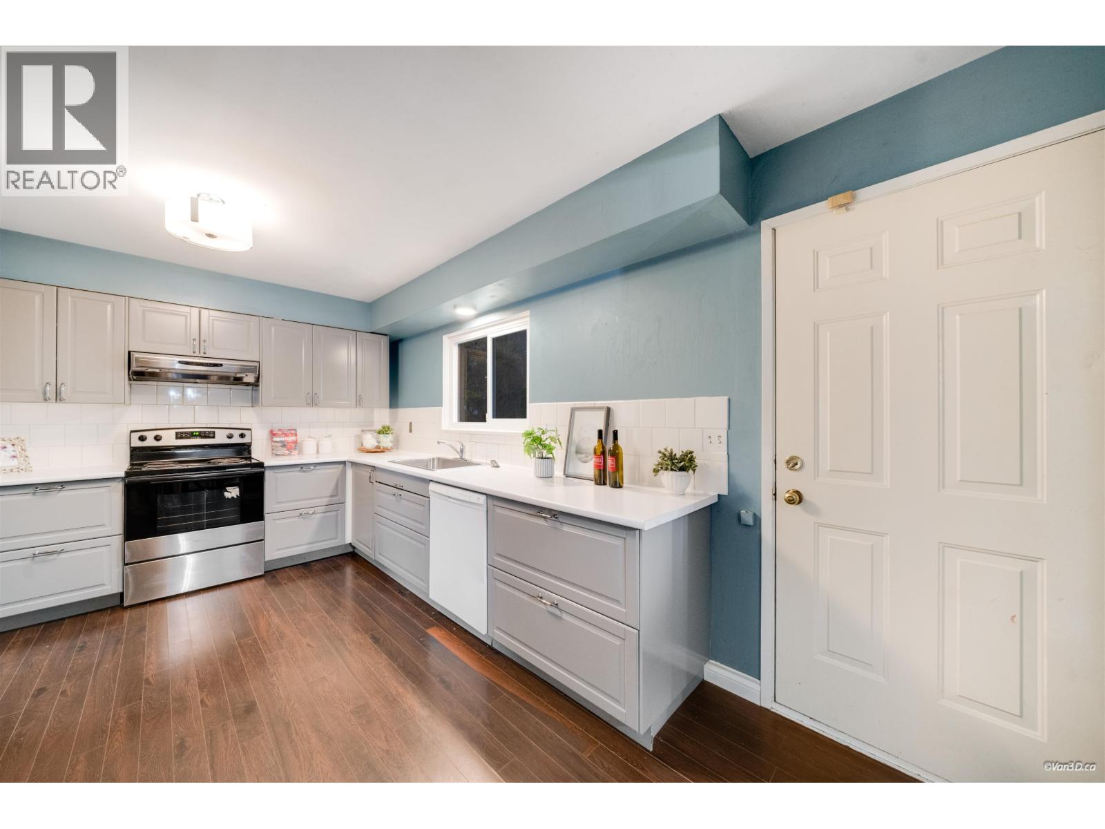 3728 Inverness Street, Port Coquitlam, British Columbia  V3B 3B6 - Photo 5 - R3077176