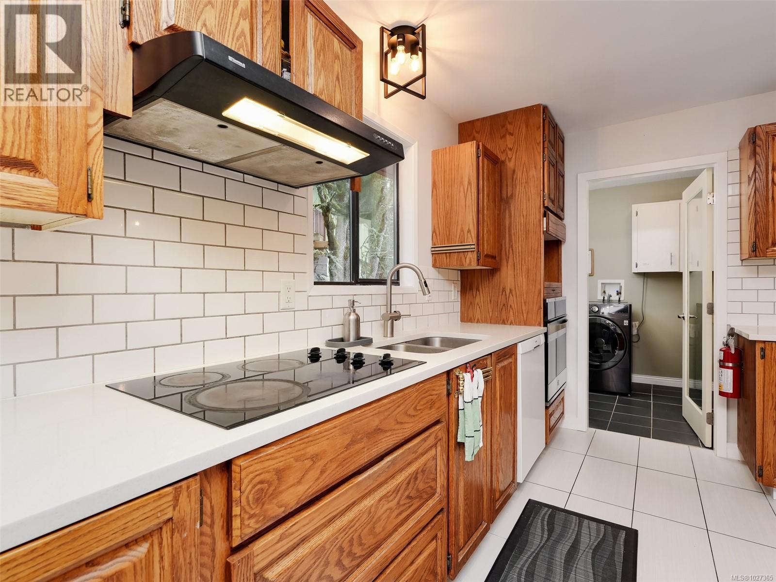 905 Gade Rd, Langford, British Columbia  V9B 4Z6 - Photo 10 - 1027365