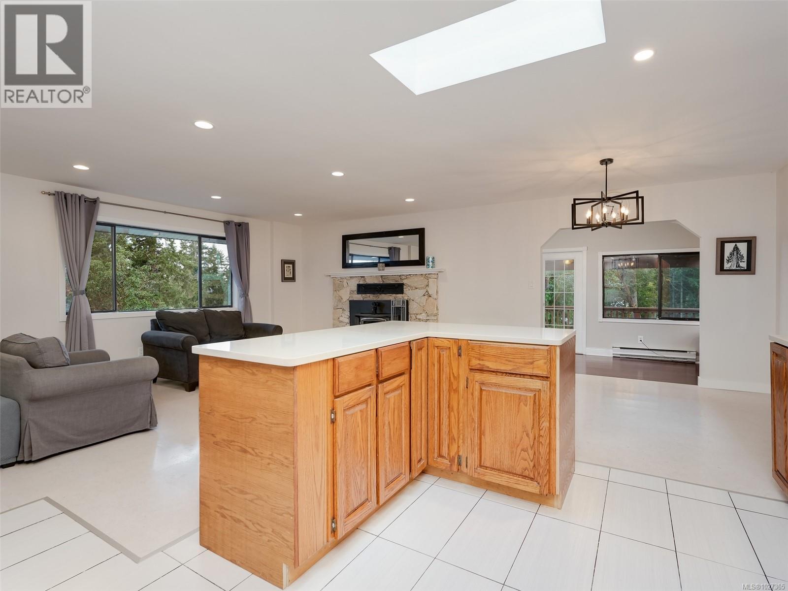 905 Gade Rd, Langford, British Columbia  V9B 4Z6 - Photo 8 - 1027365