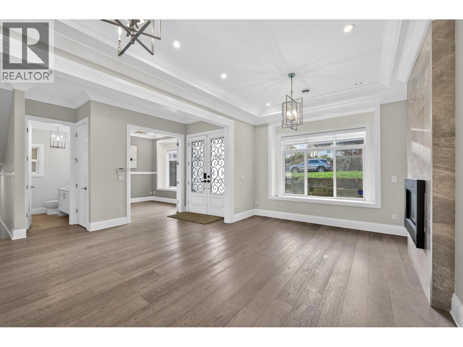 824 Chestnut Street, New Westminster, British Columbia  V3L 4N2 - Photo 2 - R3103018