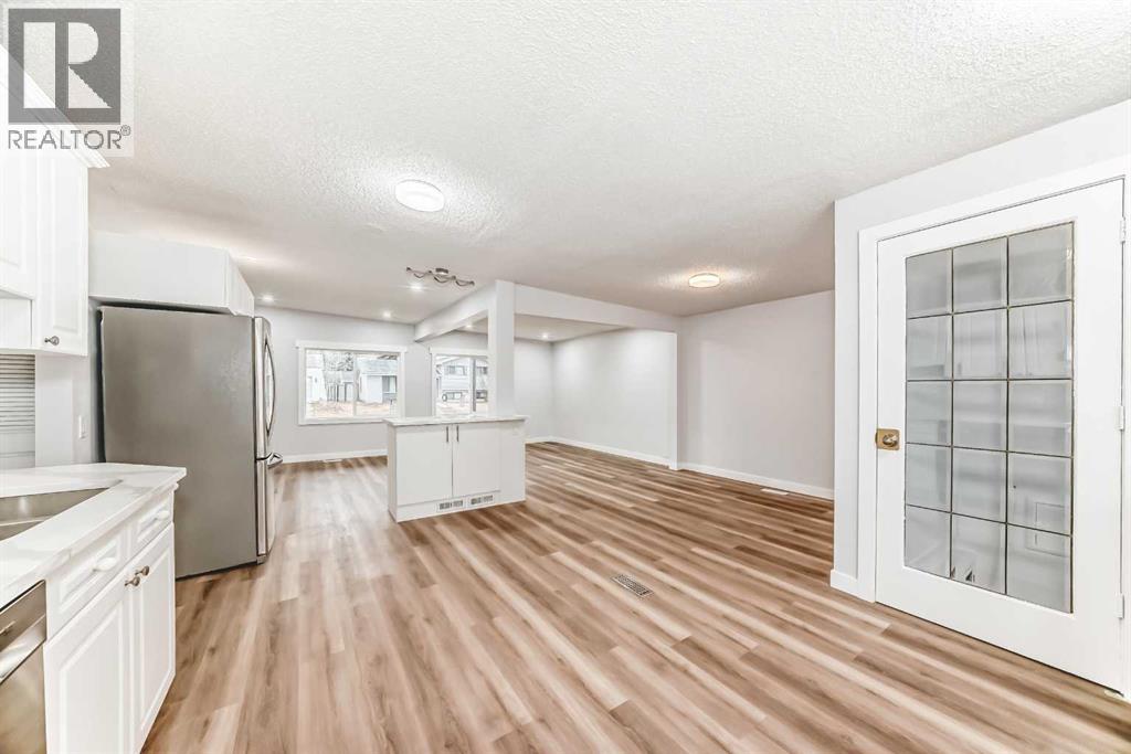 307 Huntridge Road NE, Calgary, Alberta  T2K 4B8 - Photo 10 - A2272014