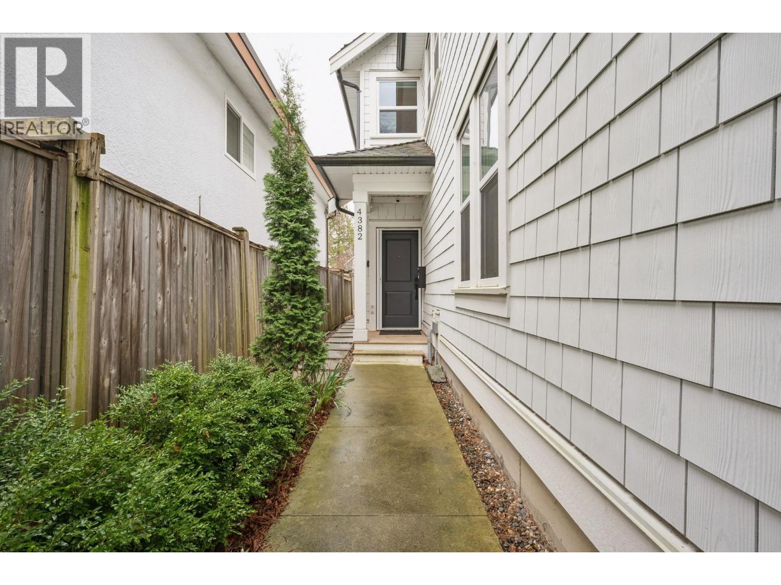 4382 Perry Street, Vancouver, British Columbia  V5N 3X5 - Photo 3 - R3103664