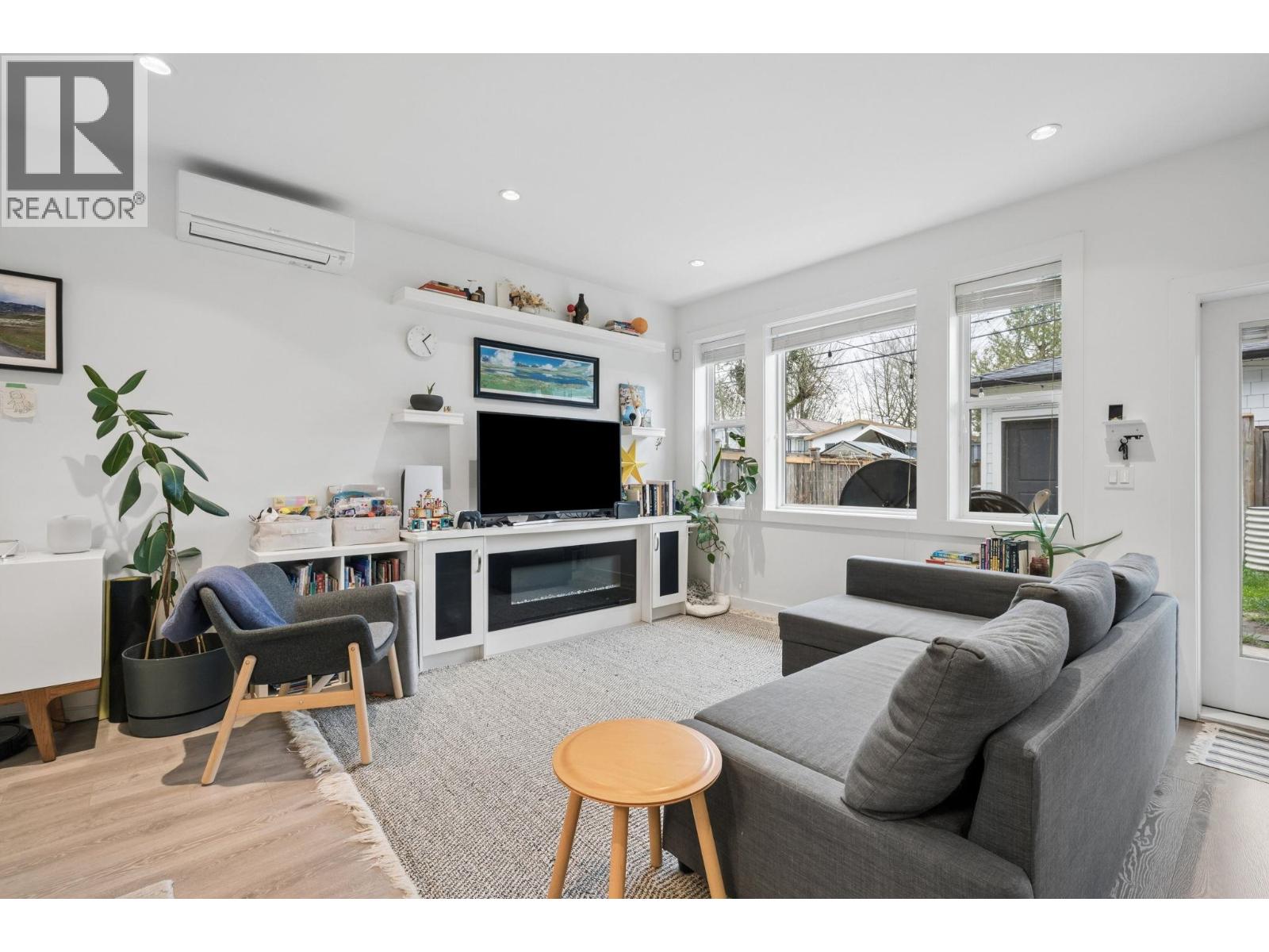 4382 Perry Street, Vancouver, British Columbia  V5N 3X5 - Photo 5 - R3103664