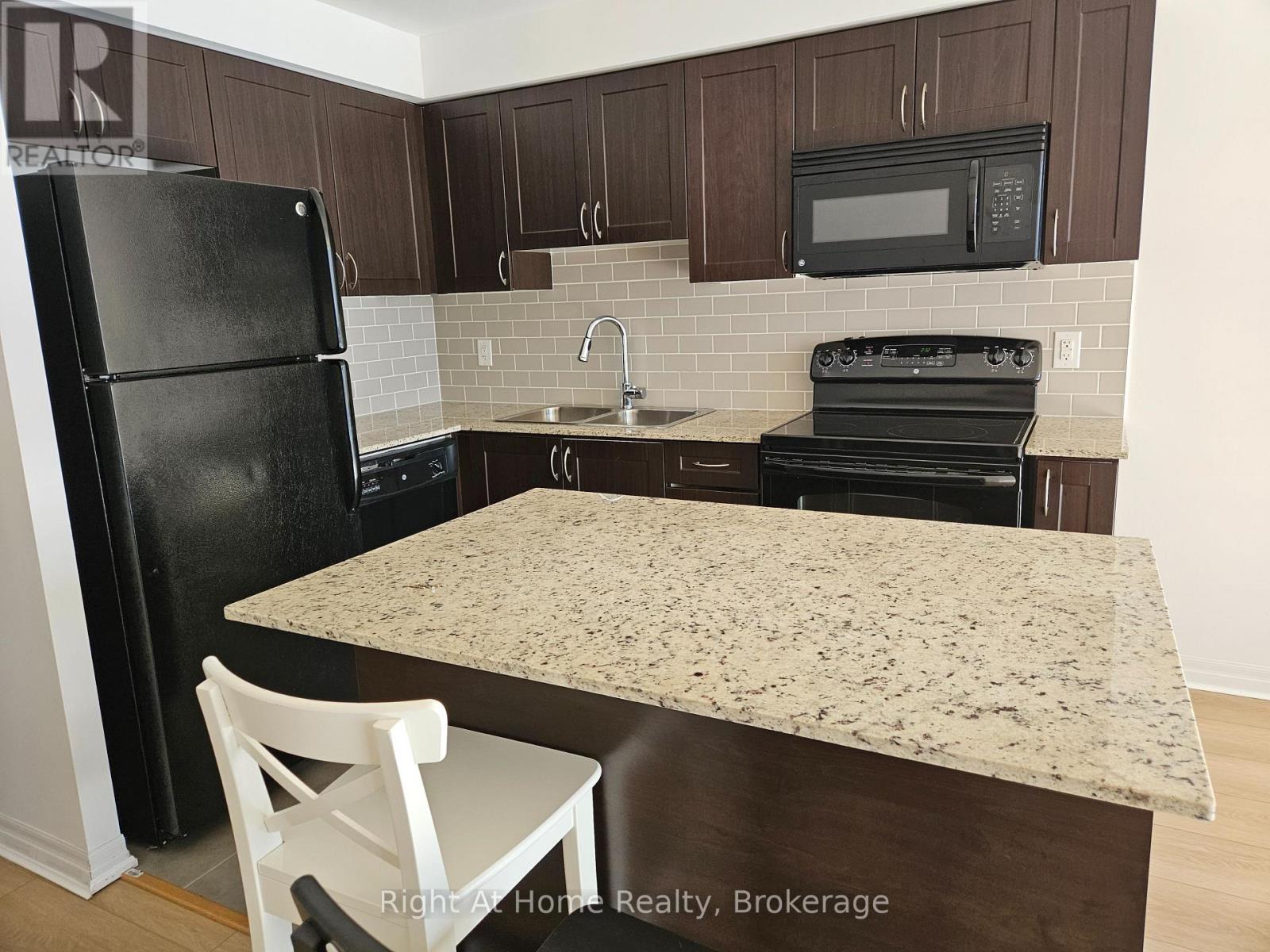 1506 - 1940 Ironstone Drive, Burlington, Ontario  L7L 0E4 - Photo 6 - W12731450