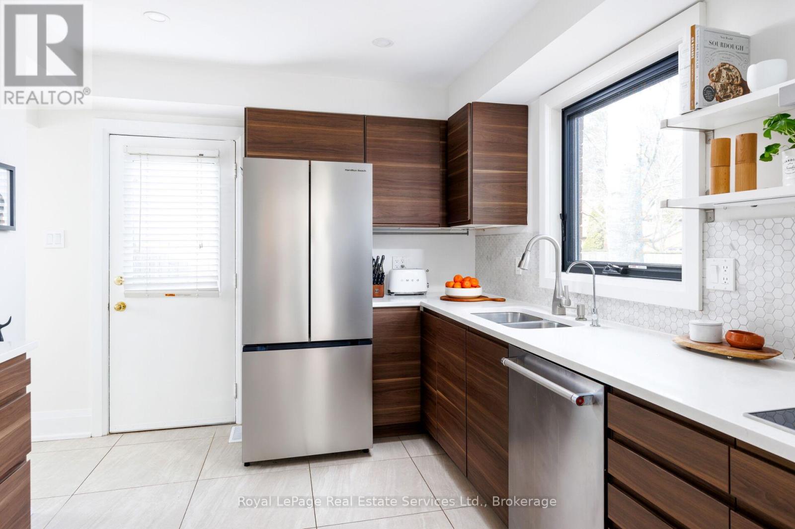 181 Chalmers Street, Oakville, Ontario  L6L 5R7 - Photo 16 - W12922388