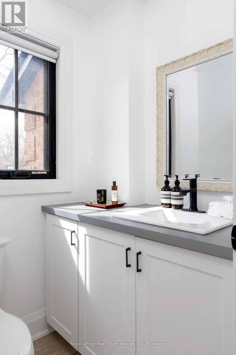 181 Chalmers Street, Oakville, Ontario  L6L 5R7 - Photo 19 - W12922388