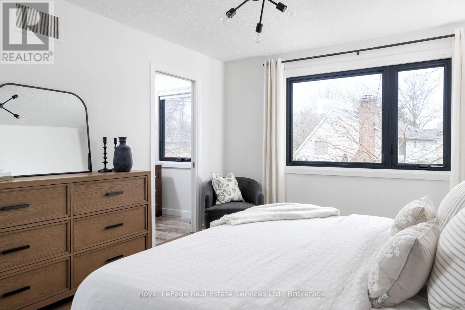 181 Chalmers Street, Oakville, Ontario  L6L 5R7 - Photo 22 - W12922388