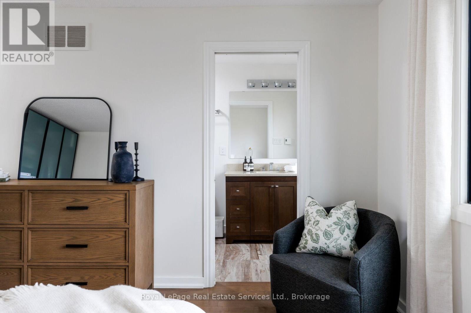 181 Chalmers Street, Oakville, Ontario  L6L 5R7 - Photo 23 - W12922388