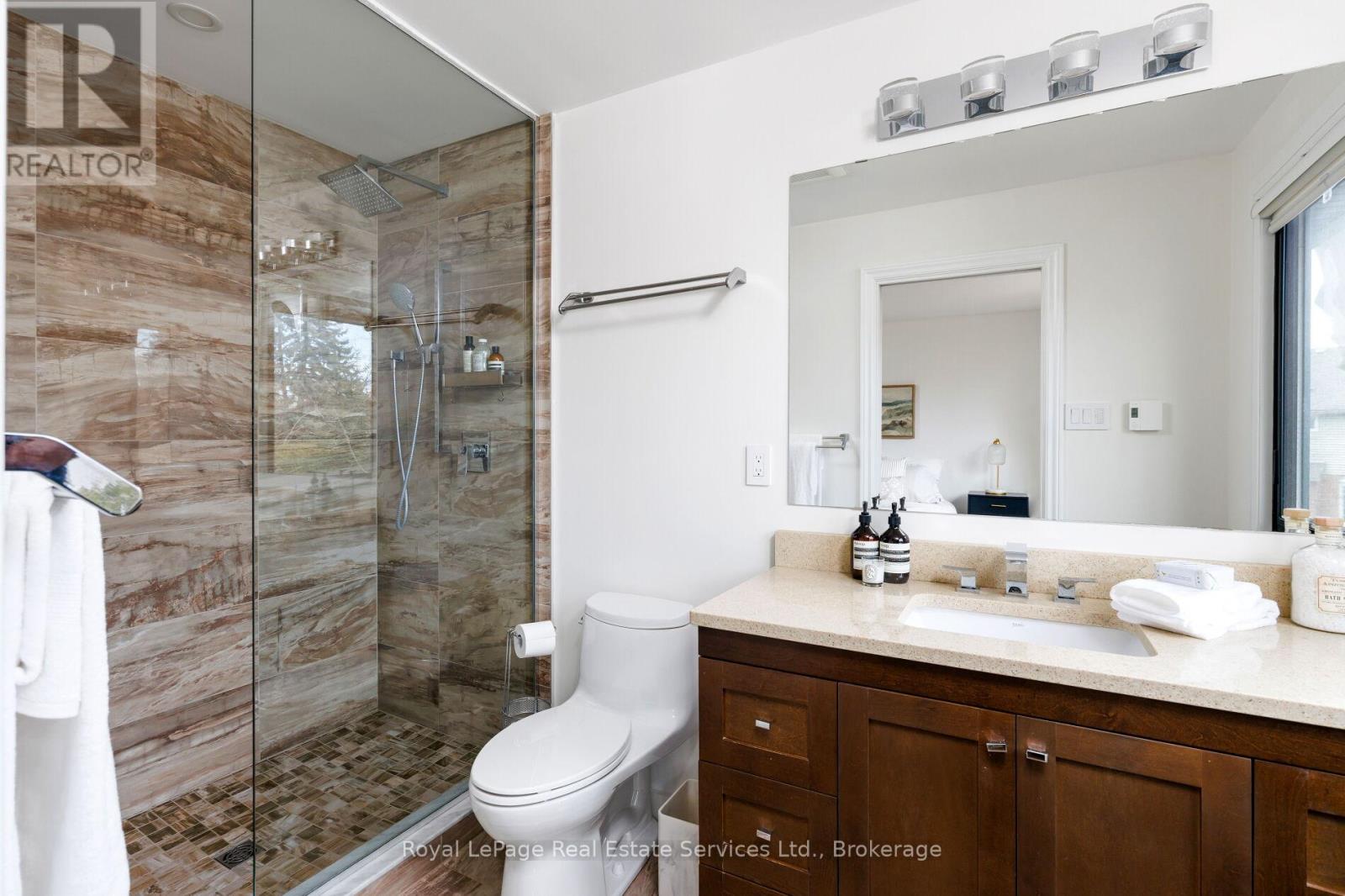 181 Chalmers Street, Oakville, Ontario  L6L 5R7 - Photo 24 - W12922388