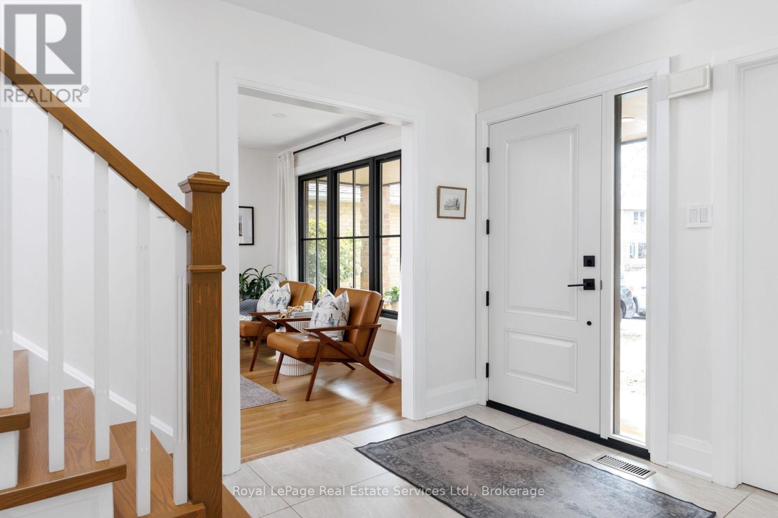 181 Chalmers Street, Oakville, Ontario  L6L 5R7 - Photo 3 - W12922388