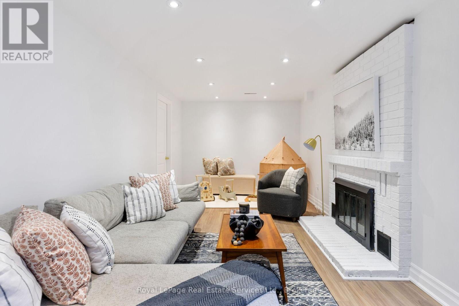 181 Chalmers Street, Oakville, Ontario  L6L 5R7 - Photo 33 - W12922388