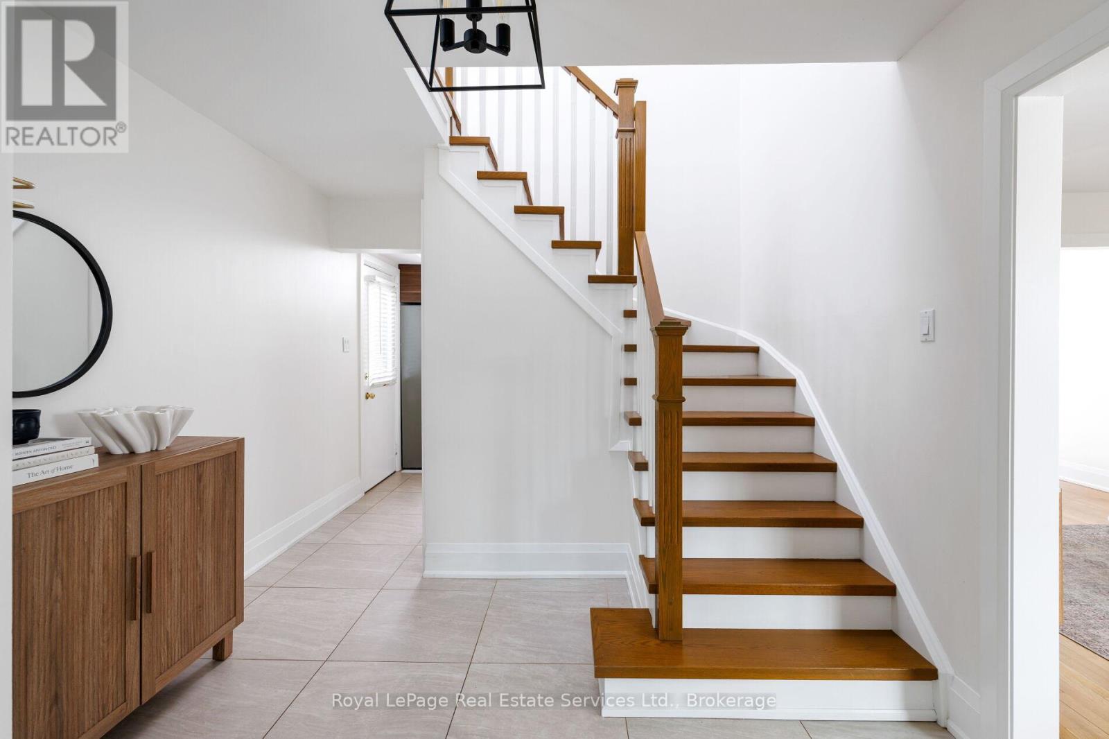 181 Chalmers Street, Oakville, Ontario  L6L 5R7 - Photo 4 - W12922388