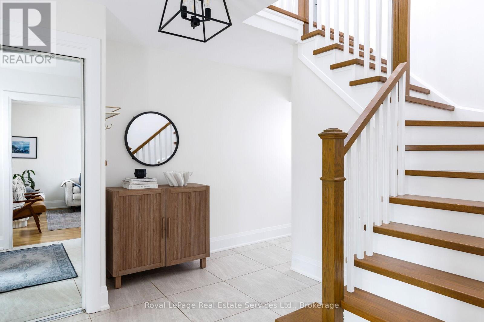 181 Chalmers Street, Oakville, Ontario  L6L 5R7 - Photo 5 - W12922388