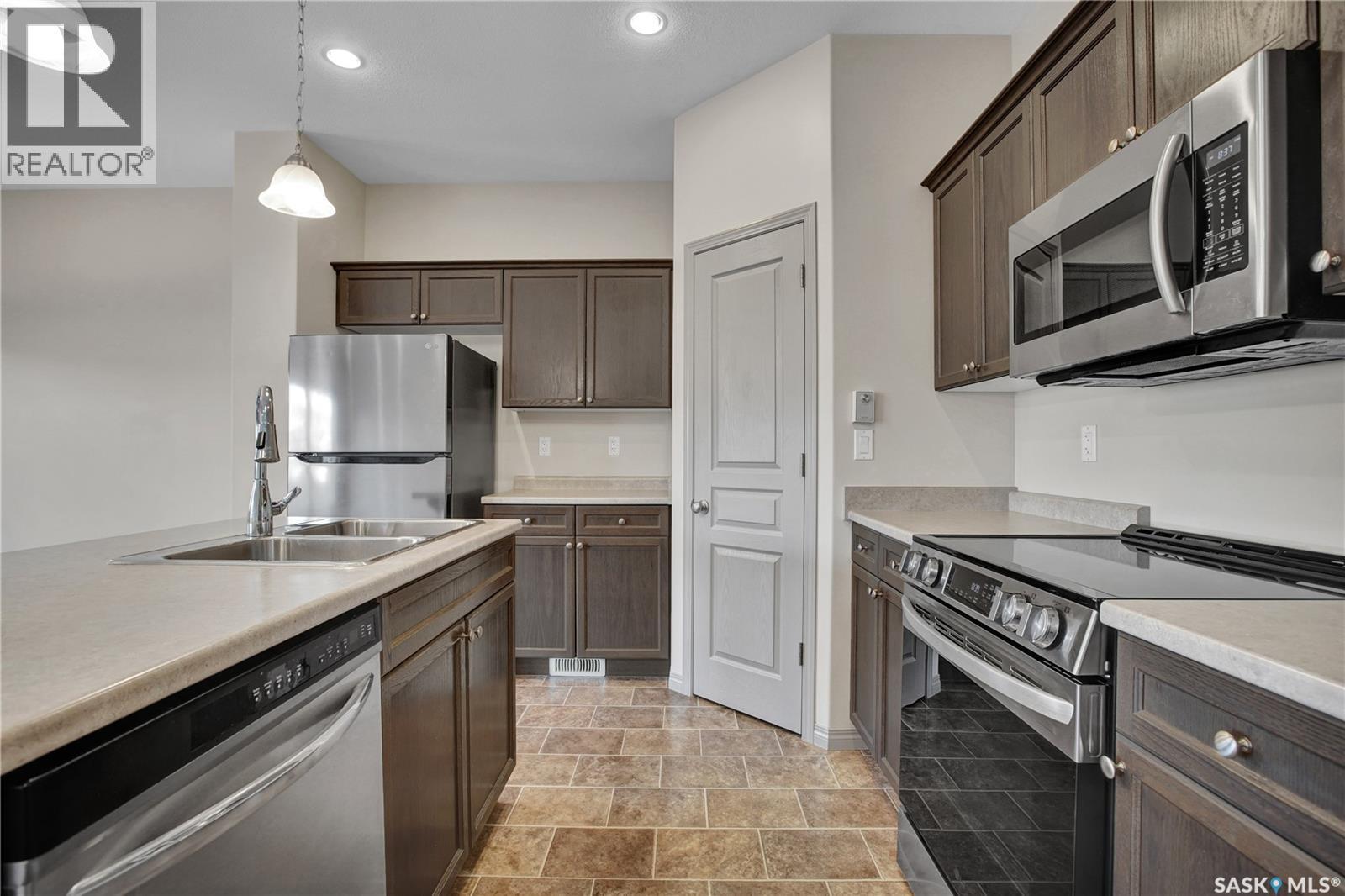 211 Mcbeth Crescent, Saskatoon, Saskatchewan  S7T 0K5 - Photo 8 - SK031174