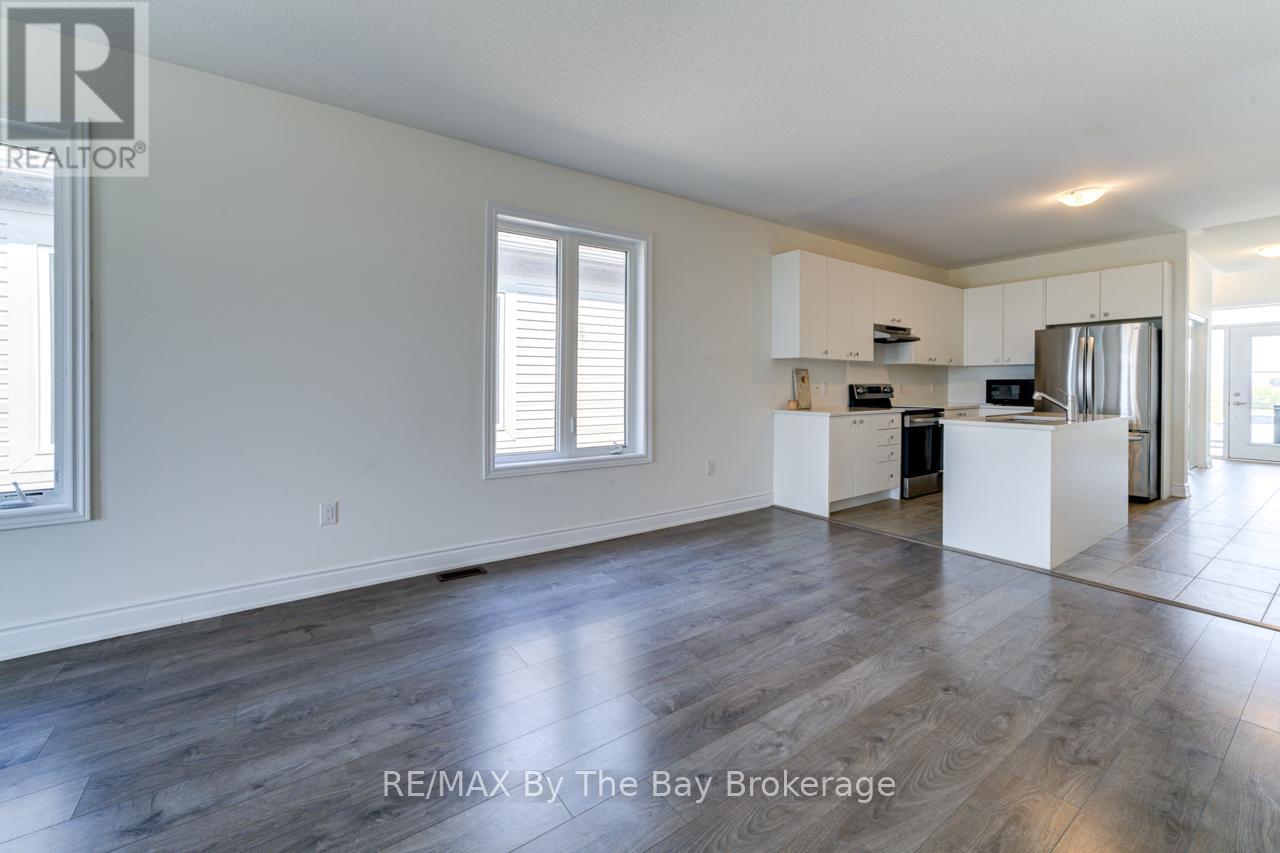 15 Union Boulevard, Wasaga Beach, Ontario  L9Z 0M6 - Photo 10 - S12922394