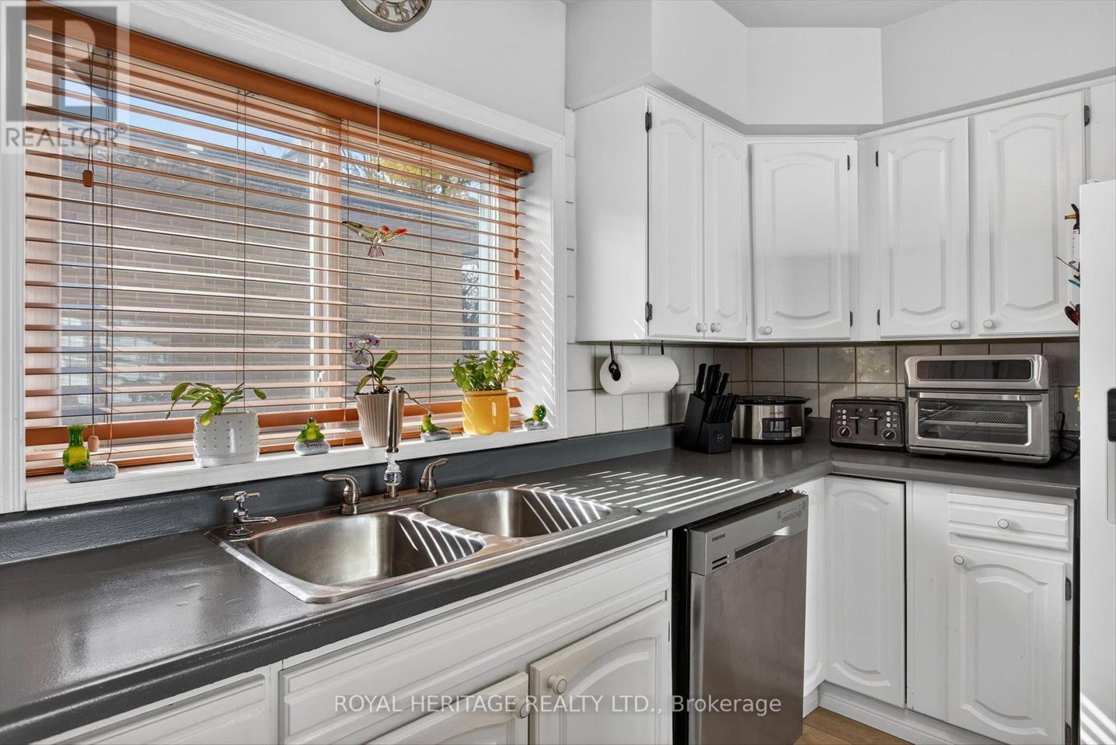 71 Albert Street S, Kawartha Lakes, Ontario  K9V 3H3 - Photo 11 - X12922364