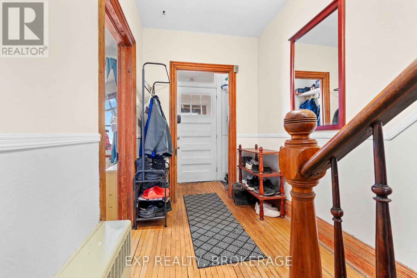 212 Rideau Street, Kingston, Ontario  K7K 3A4 - Photo 2 - X12922354