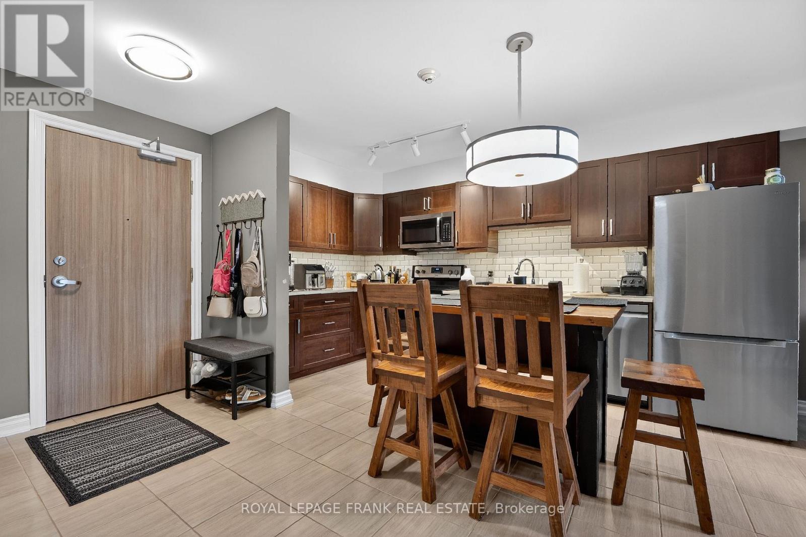 103 - 25 King Street, Kawartha Lakes, Ontario K9V 1C7 - Photo 6 - X12922396