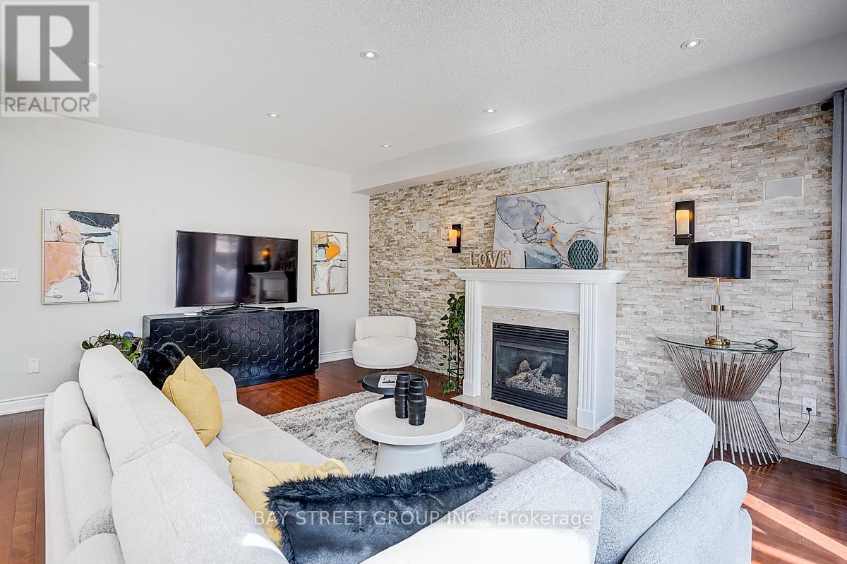 1011 Nellie Little Crescent, Newmarket, Ontario  L3X 3E6 - Photo 19 - N12922288