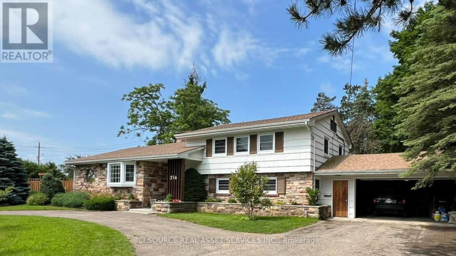 216 BROCKVILLE STREET, Smiths Falls, Ontario