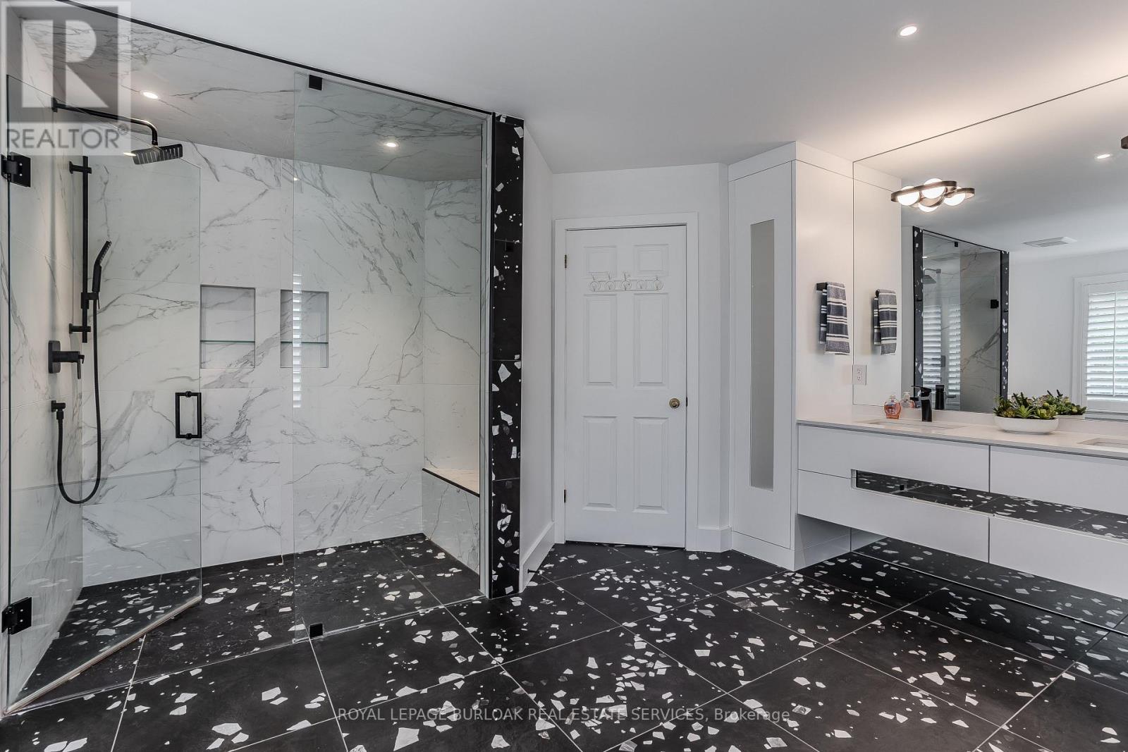 1400 Tamworth Court, Burlington, Ontario  L7P 4V3 - Photo 23 - W12691598