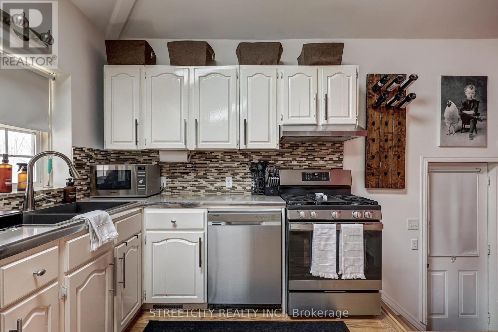 Photo 11 of 37 for 483 Clarke Road