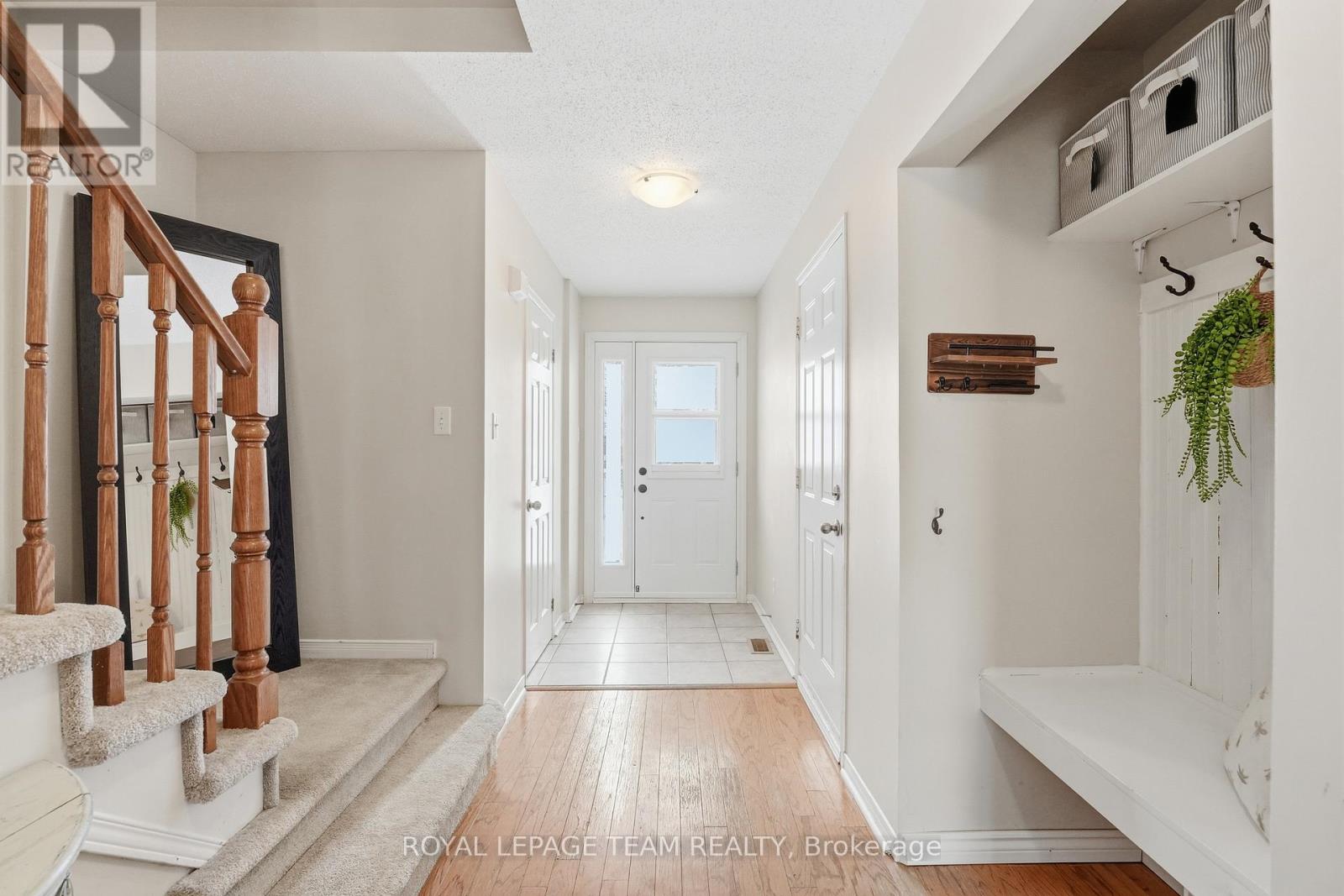 11 Furlong Crescent, Ottawa, Ontario  K2M 2J1 - Photo 3 - X12922384