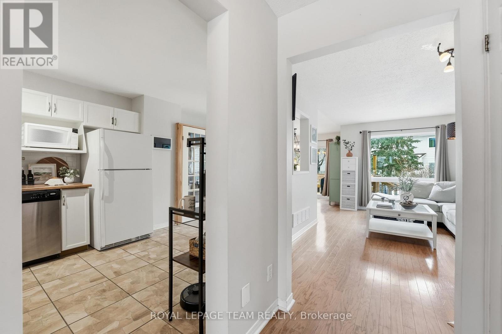 11 Furlong Crescent, Ottawa, Ontario  K2M 2J1 - Photo 5 - X12922384