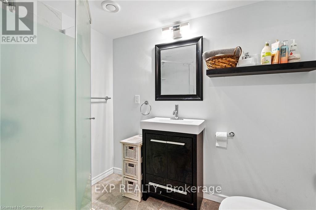 70 Jarrow Road, St. Catharines, Ontario  L2M 1B6 - Photo 7 - X12922446