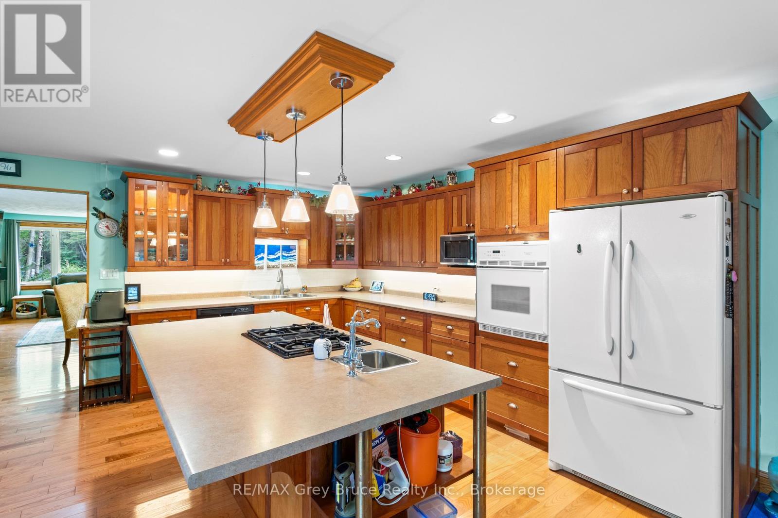 33 Woodstock Avenue, Northern Bruce Peninsula, Ontario  N0H 2M0 - Photo 14 - X12922444