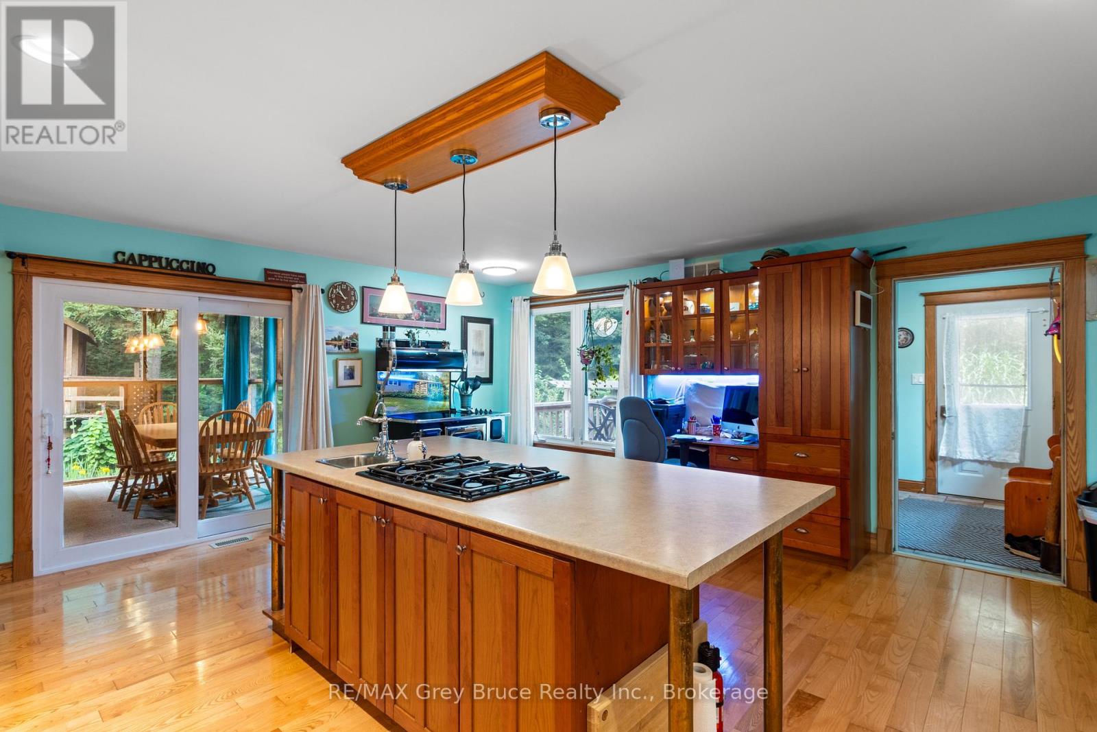 33 Woodstock Avenue, Northern Bruce Peninsula, Ontario  N0H 2M0 - Photo 17 - X12922444