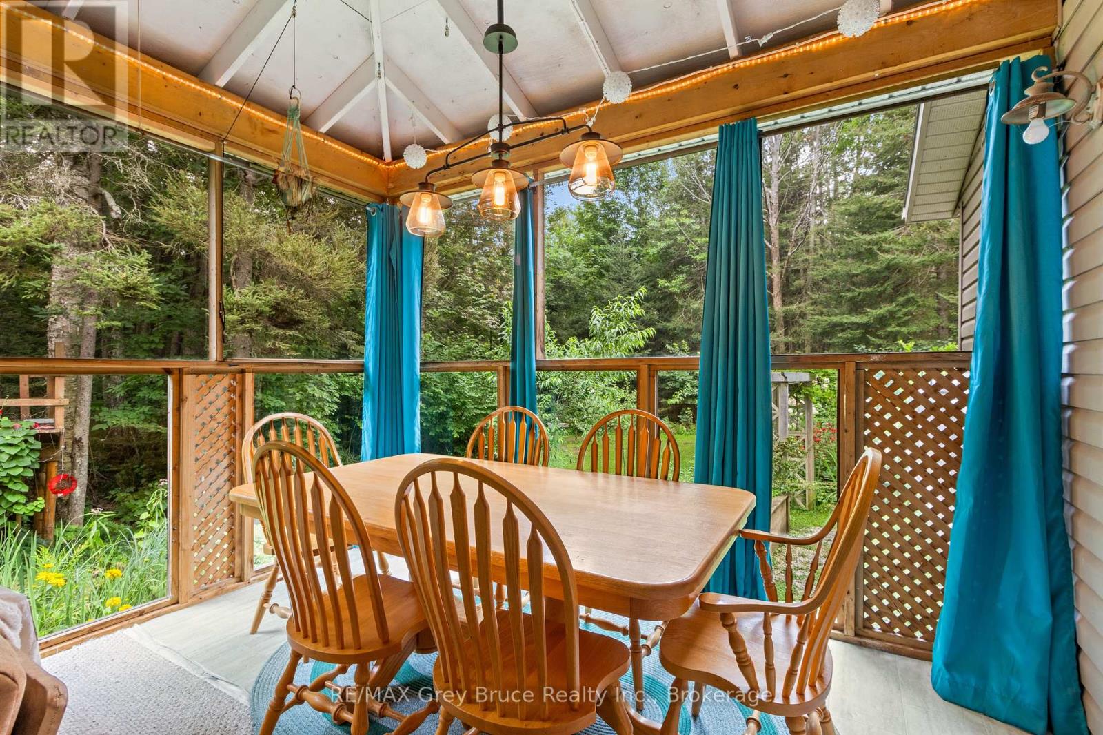 33 Woodstock Avenue, Northern Bruce Peninsula, Ontario  N0H 2M0 - Photo 22 - X12922444