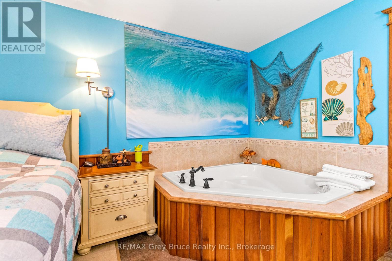 33 Woodstock Avenue, Northern Bruce Peninsula, Ontario  N0H 2M0 - Photo 26 - X12922444