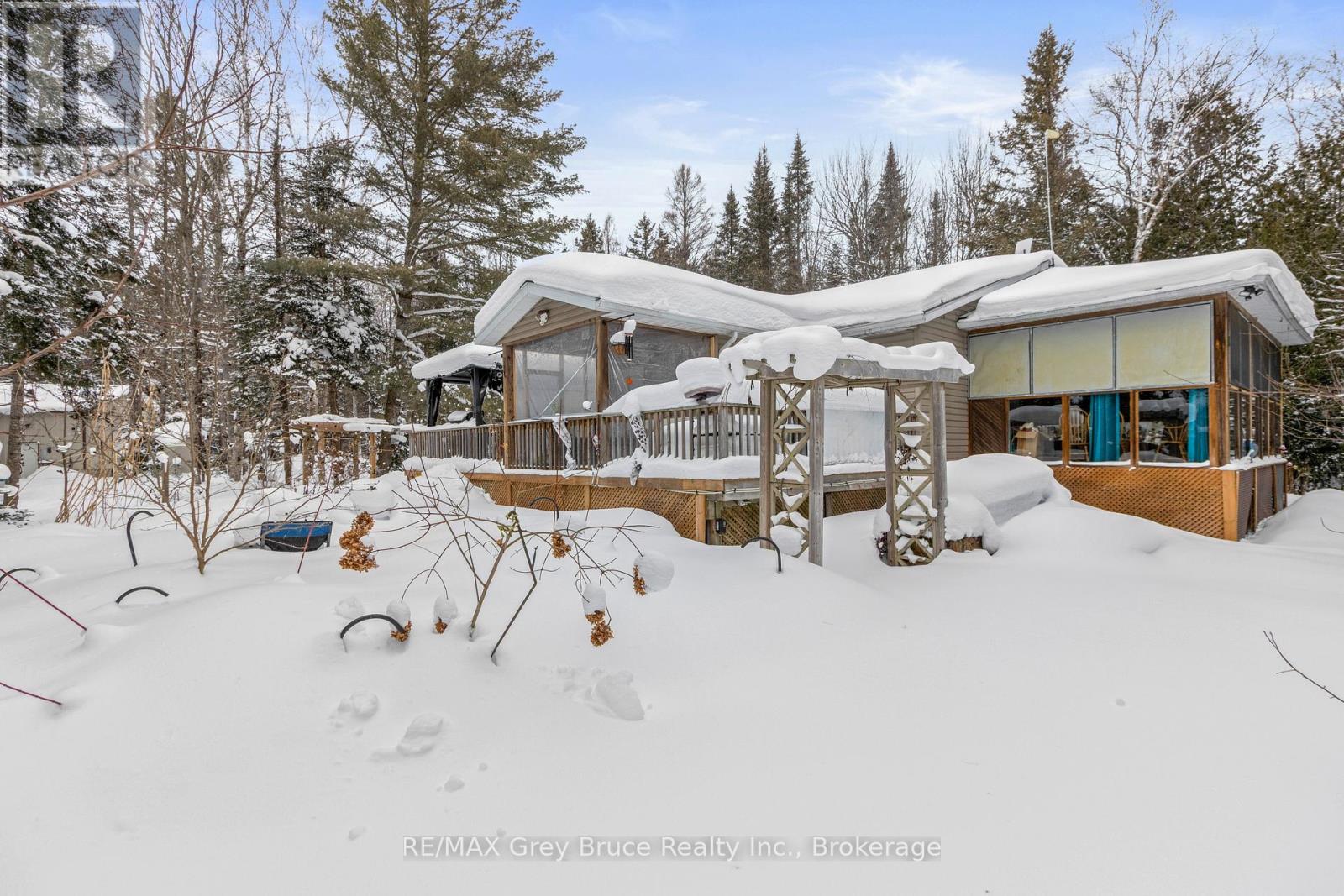 33 Woodstock Avenue, Northern Bruce Peninsula, Ontario  N0H 2M0 - Photo 36 - X12922444