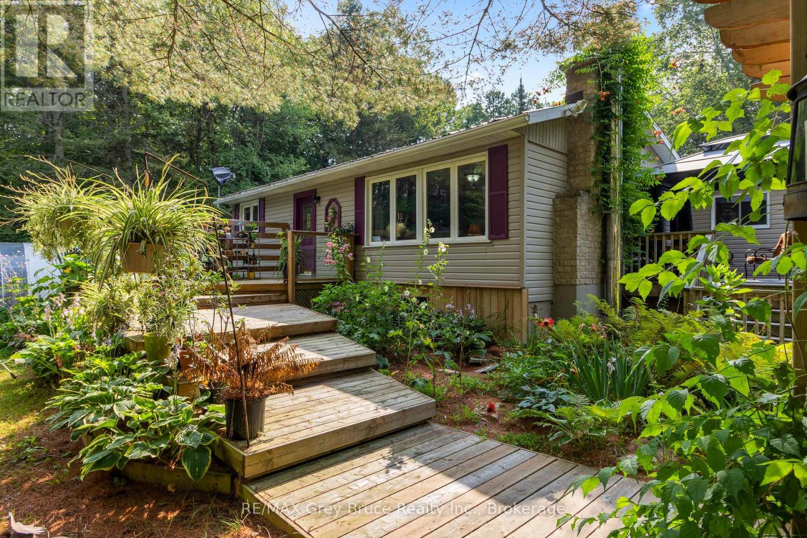 33 Woodstock Avenue, Northern Bruce Peninsula, Ontario  N0H 2M0 - Photo 37 - X12922444