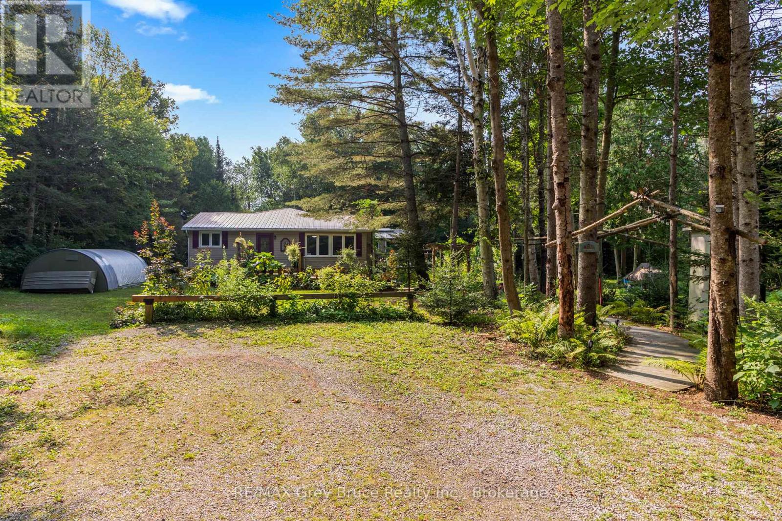 33 Woodstock Avenue, Northern Bruce Peninsula, Ontario  N0H 2M0 - Photo 38 - X12922444