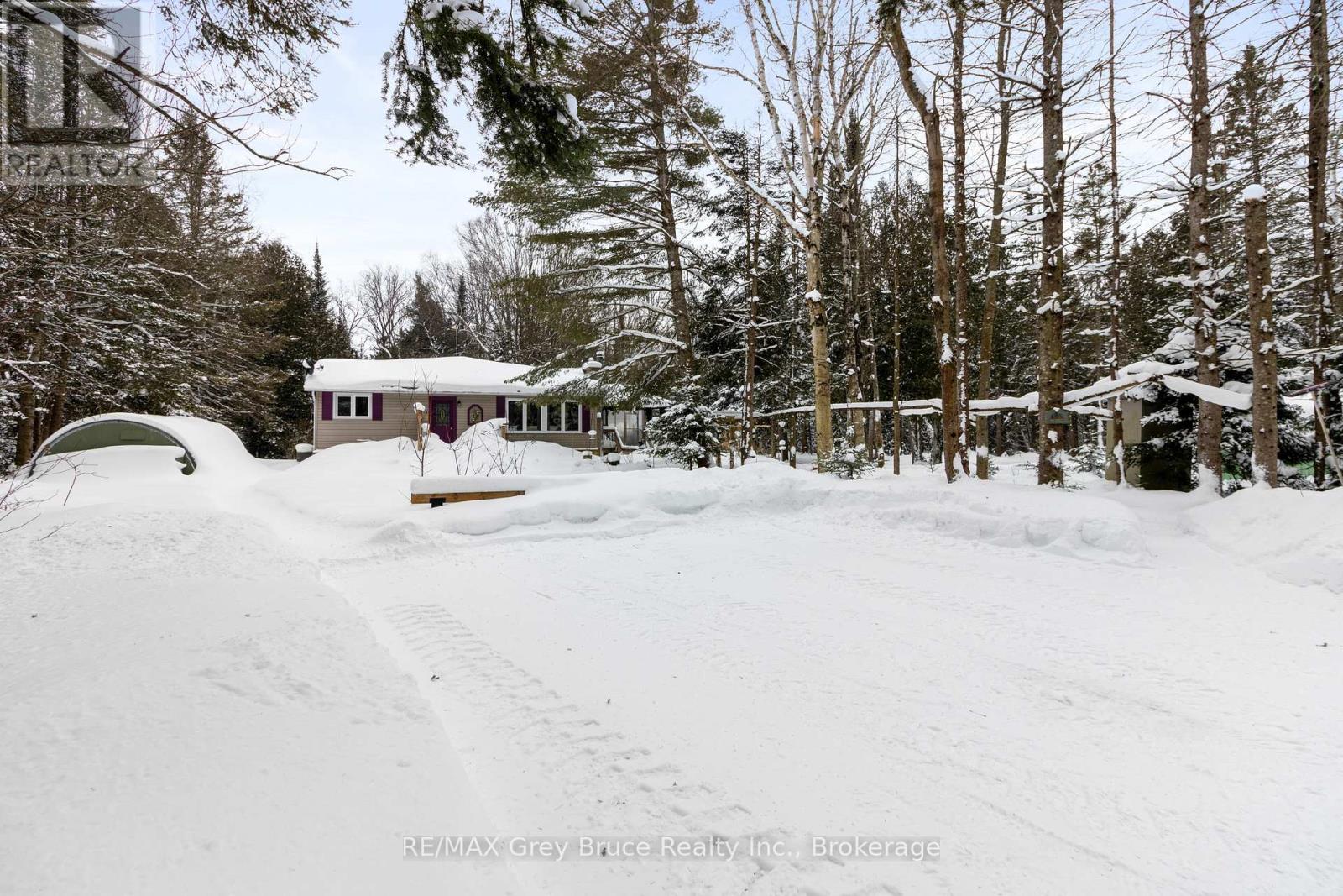 33 Woodstock Avenue, Northern Bruce Peninsula, Ontario  N0H 2M0 - Photo 4 - X12922444