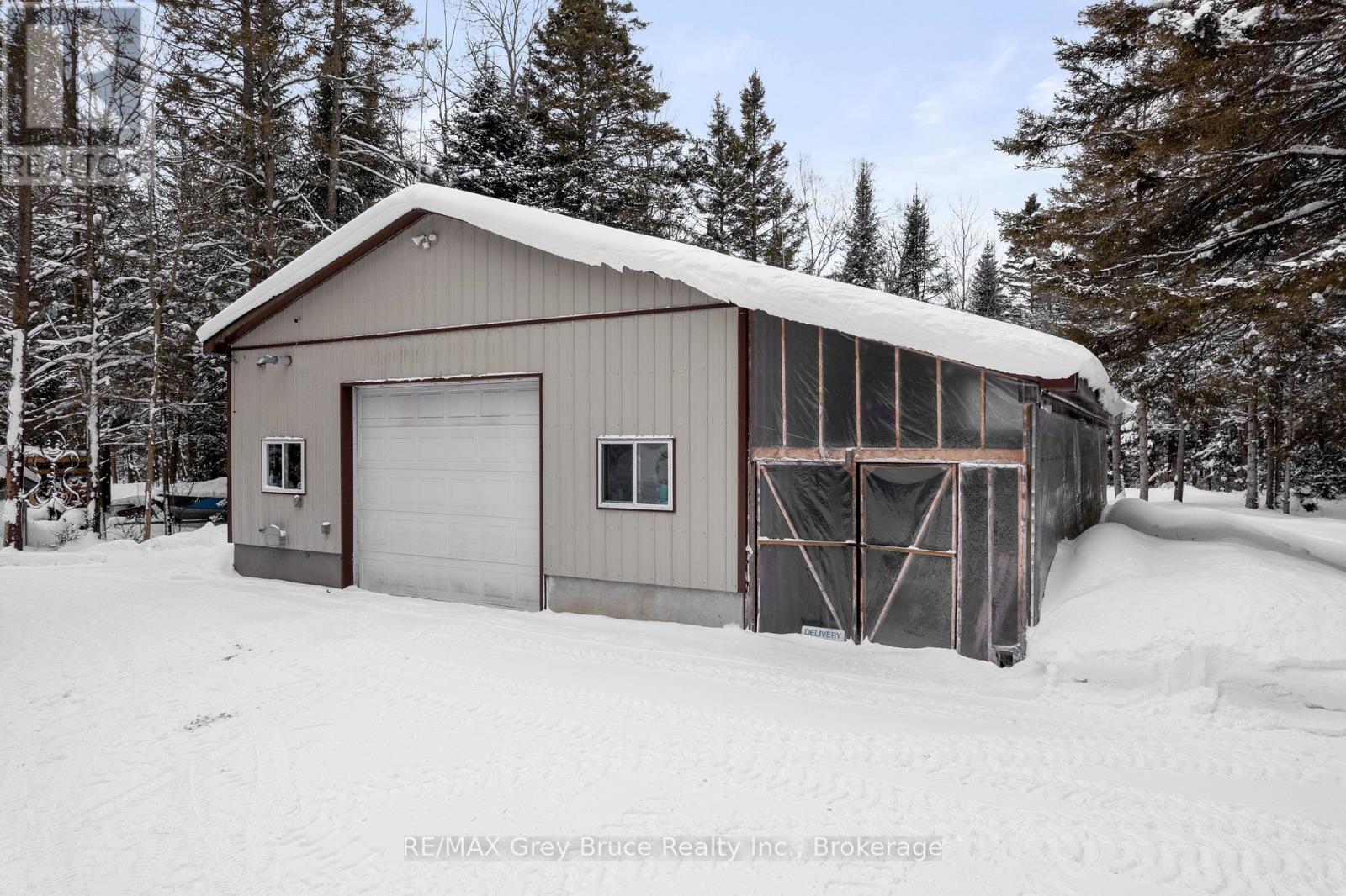 33 Woodstock Avenue, Northern Bruce Peninsula, Ontario  N0H 2M0 - Photo 41 - X12922444