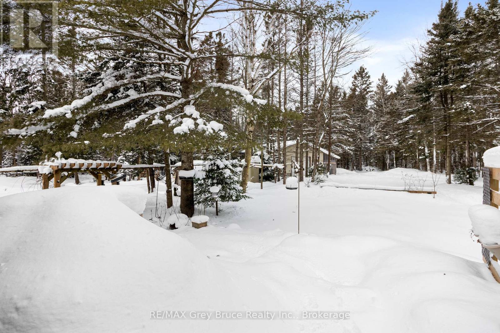 33 Woodstock Avenue, Northern Bruce Peninsula, Ontario  N0H 2M0 - Photo 46 - X12922444