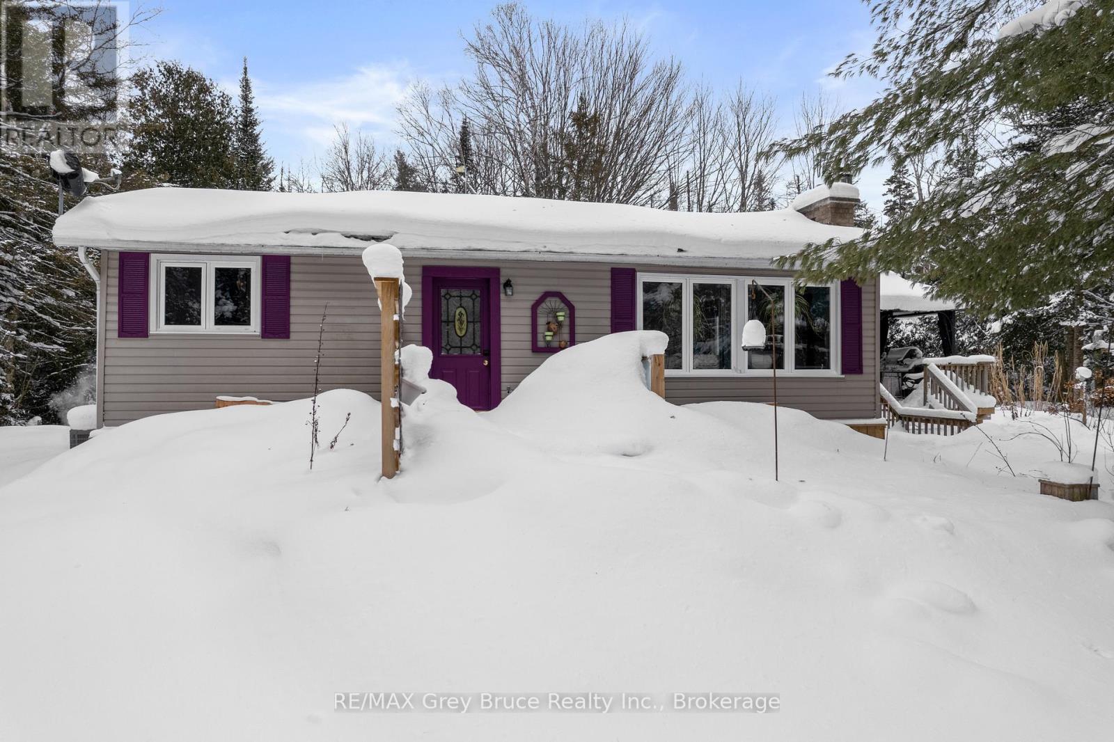 33 Woodstock Avenue, Northern Bruce Peninsula, Ontario  N0H 2M0 - Photo 6 - X12922444