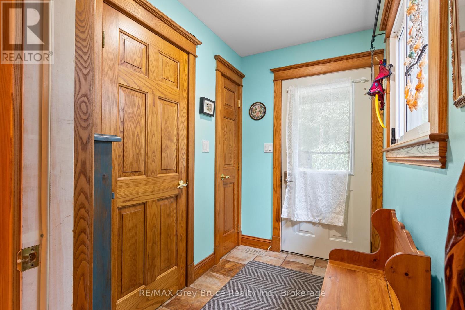 33 Woodstock Avenue, Northern Bruce Peninsula, Ontario  N0H 2M0 - Photo 8 - X12922444